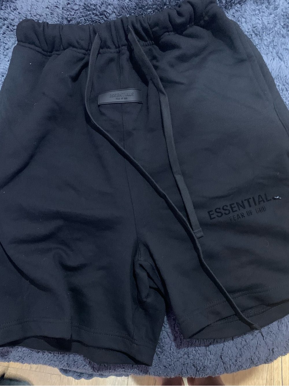ESSENTIALS fear of god shorts size S